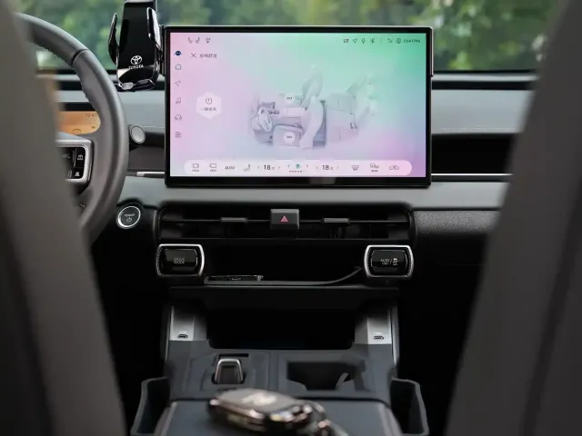 Toyota RAV4 — Фото автомобиля 6