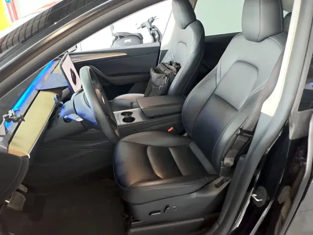 Tesla Model Y — Фото автомобиля 14