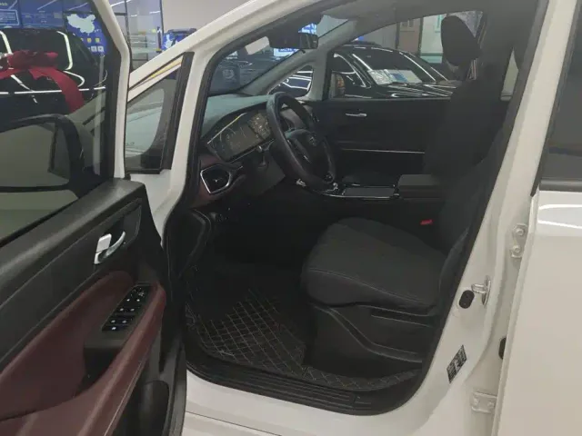 GAC Trumpchi M6 — Фото автомобиля 9