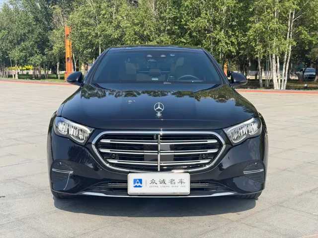 Mercedes-Benz E-Class — Фото автомобиля 2