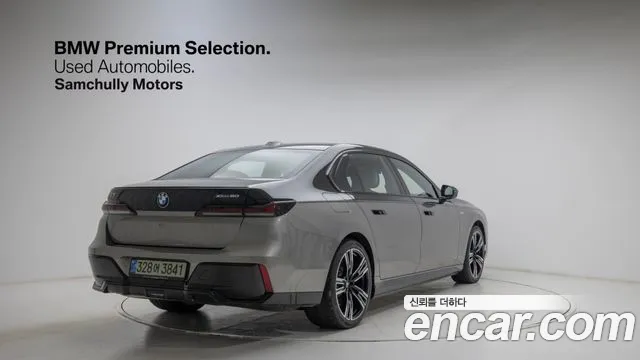BMW i7 — Фото автомобиля 4
