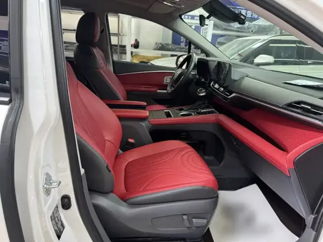Toyota Sienna — Фото автомобиля 4