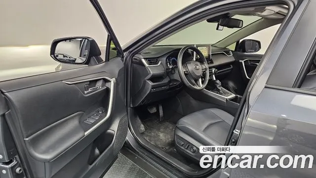 Toyota RAV4 Generation 5 — Фото автомобиля 10