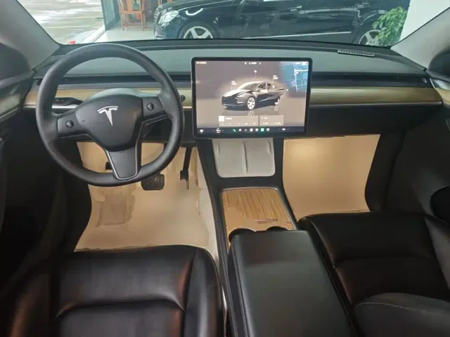 Tesla Model Y — Фото автомобиля 9