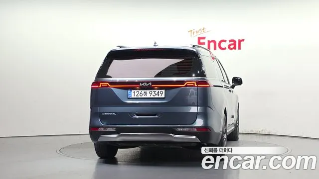 Kia Carnival Generation 4 — Фото автомобиля 4
