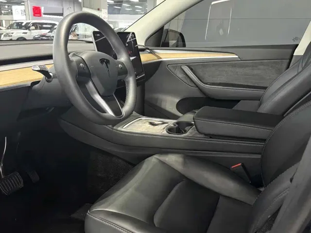 Tesla Model Y — Фото автомобиля 4
