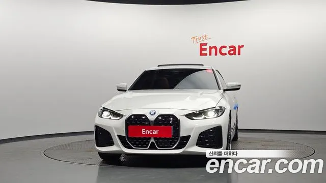BMW i4 — Фото автомобиля 3