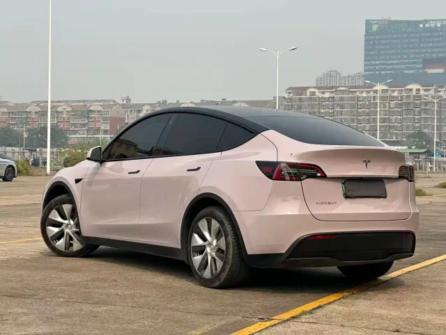 Tesla Model Y — Фото автомобиля 13