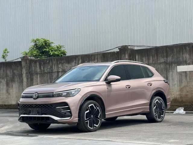 Фотография автомобиля — Volkswagen Tiguan L