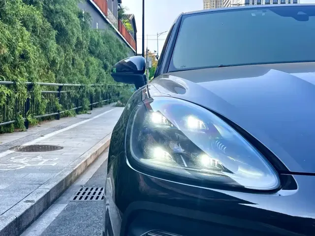 Porsche Cayenne — Фото автомобиля 5