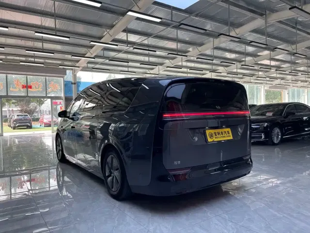 Li Auto Li Auto MEGA 2024 Ultra — Фото автомобиля 2