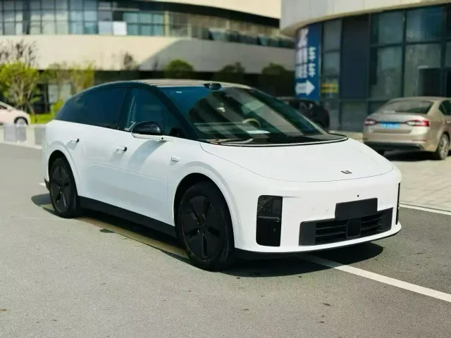 Li Auto i6 — Фото автомобиля 3