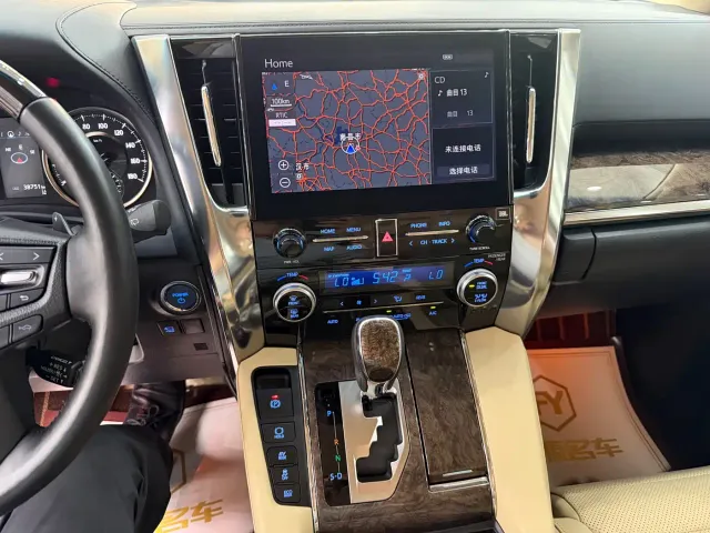 Toyota Alphard — Фото автомобиля 18