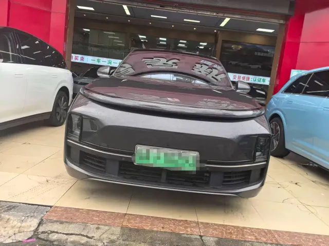 Li Auto L8 — Фото автомобиля 2
