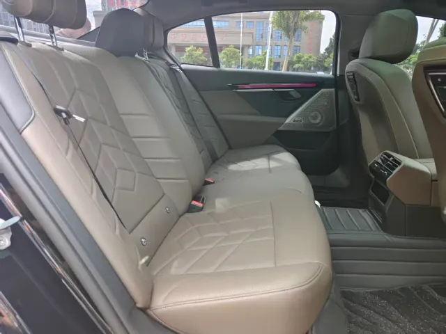 BMW 5 Series — Фото автомобиля 13