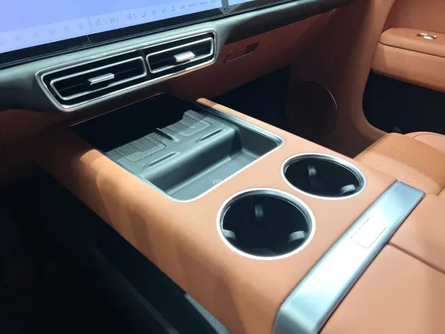 Li Auto L9 — Фото автомобиля 16