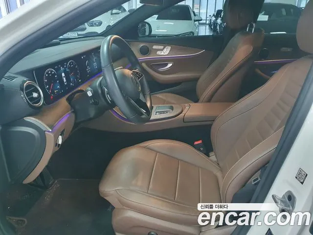 Mercedes-Benz E-Class — Фото автомобиля 14