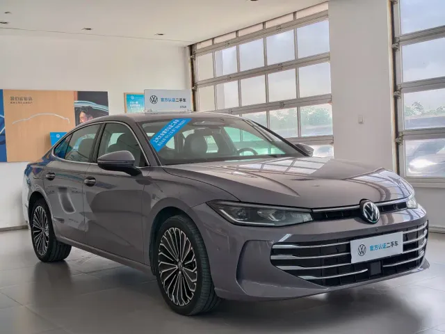 Volkswagen Passat — Фото автомобиля 3