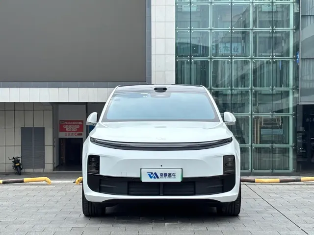Li Auto L6 — Фото автомобиля 2