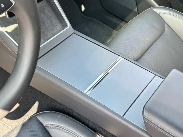 Tesla Model Y — Фото автомобиля 18