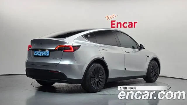 Tesla Model Y — Фото автомобиля 2