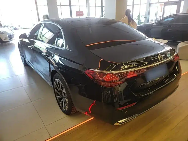 Mercedes-Benz E-Class — Фото автомобиля 4