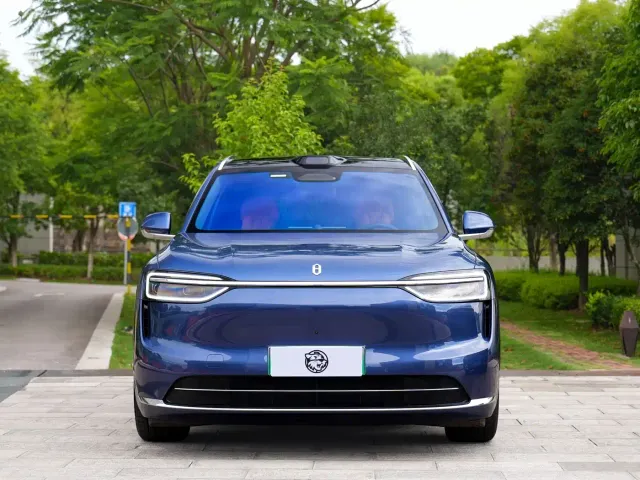 Aito M7 — Фото автомобиля 2