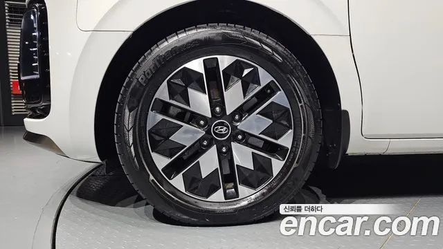 Hyundai Staria Staria 4WD Lounge 9 мест — Фото автомобиля 5