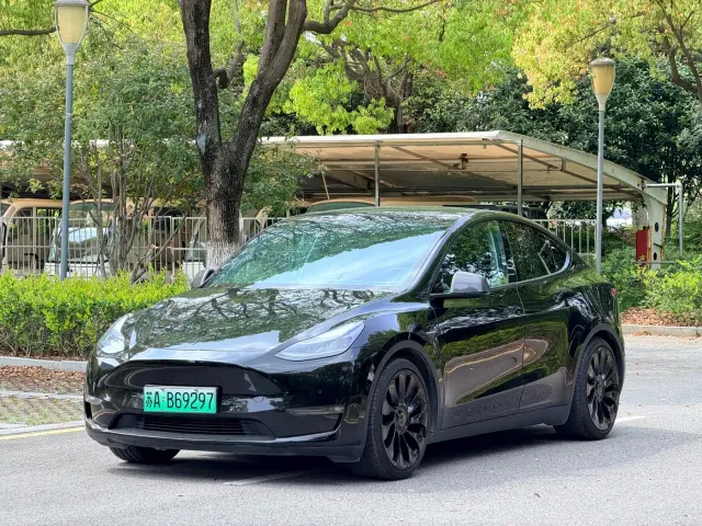 Фотография автомобиля — Tesla Model Y