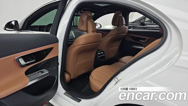Mercedes-Benz E-Class — Фото автомобиля 26