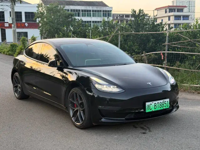 Tesla Model 3 — Фото автомобиля 3