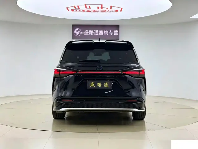 Toyota Sienna — Фото автомобиля 8