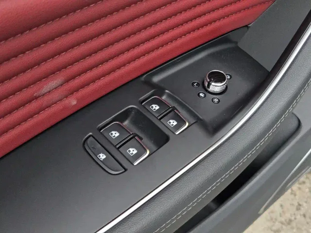Hongqi HS5 — Фото автомобиля 14