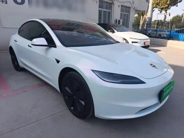 Tesla Model 3 — Фото автомобиля 3