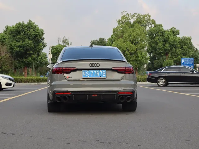 Audi S4 — Фото автомобиля 3