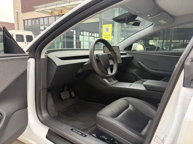 Tesla Model 3 — Фото автомобиля 4