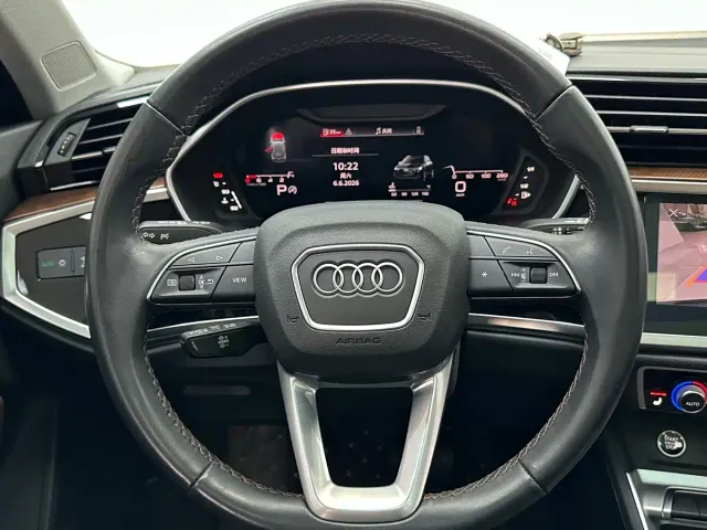 Audi Q3 — Фото автомобиля 11