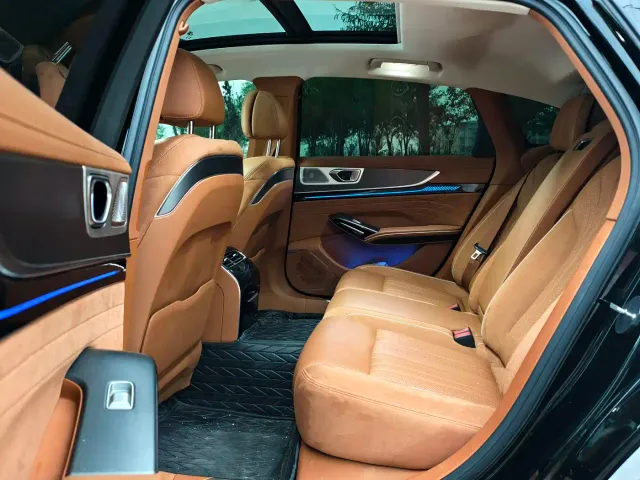 Hongqi H9 — Фото автомобиля 8