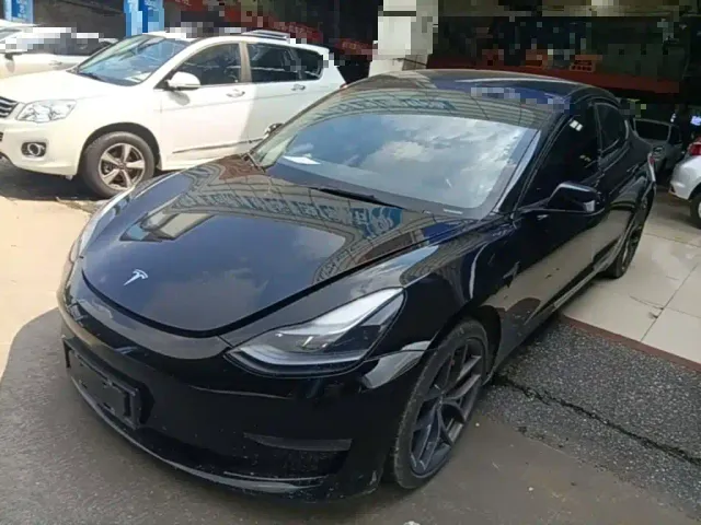 Фотография автомобиля — Tesla Model 3