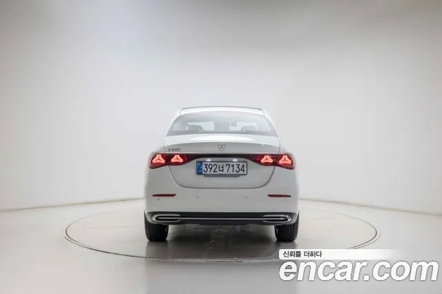 Mercedes-Benz E-Class — Фото автомобиля 4