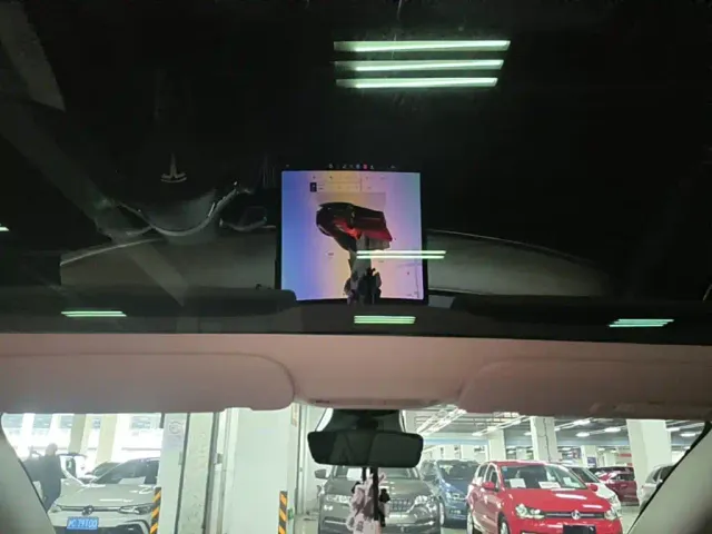 Tesla Model 3 — Фото автомобиля 17