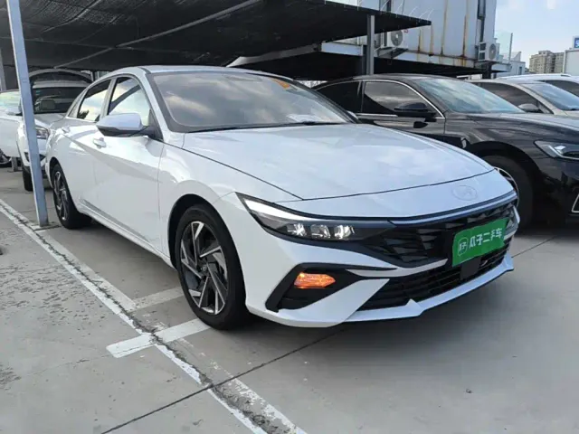 Hyundai Elantra — Фото автомобиля 3