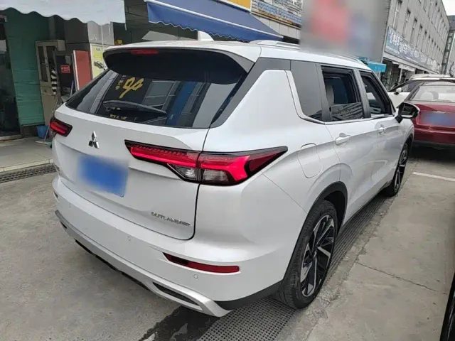 Mitsubishi Outlander — Фото автомобиля 6