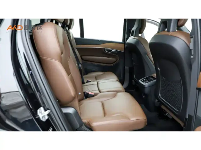 Volvo XC90 — Фото автомобиля 8