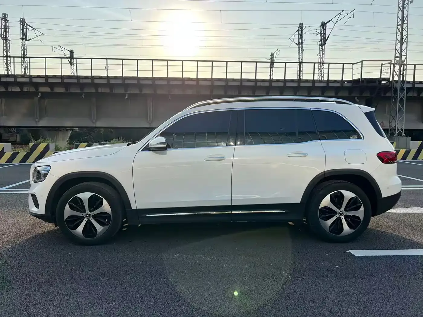 Mercedes-Benz Mercedes-Benz GLB 2022 Model GLB 200 Fashion Edition — Фото автомобиля 3