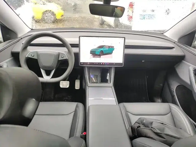 Tesla Model Y — Фото автомобиля 9