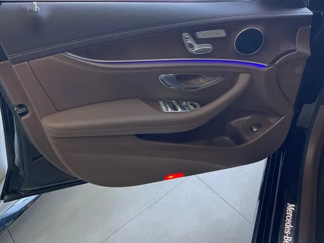 Mercedes-Benz E-Class — Фото автомобиля 10