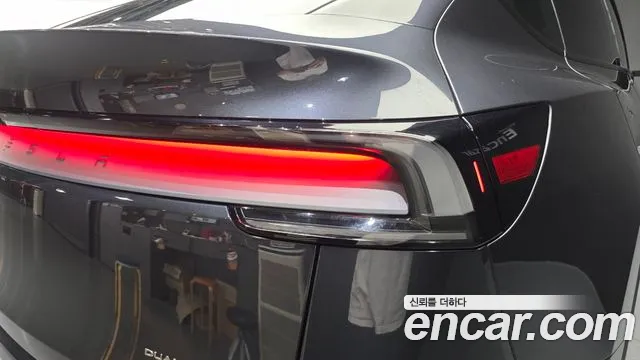 Tesla Model Y — Фото автомобиля 23