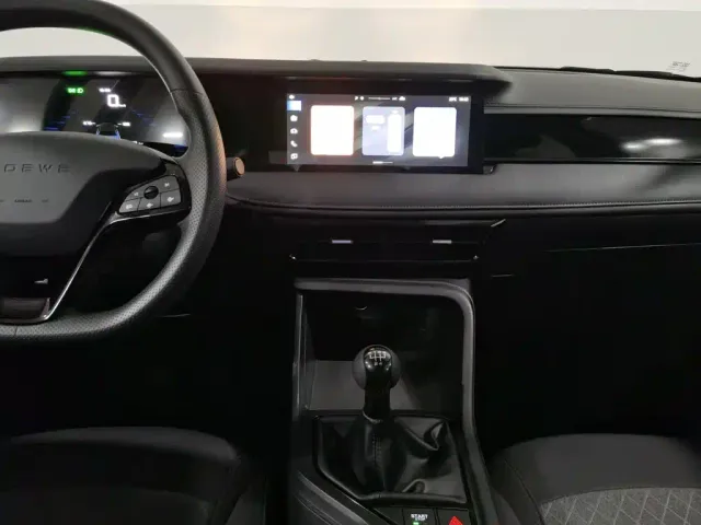Roewe i5 — Фото автомобиля 12