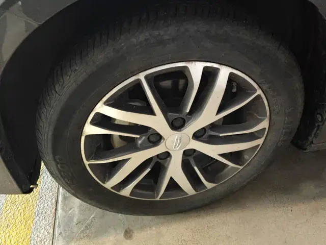 Geely Emgrand — Фото автомобиля 6
